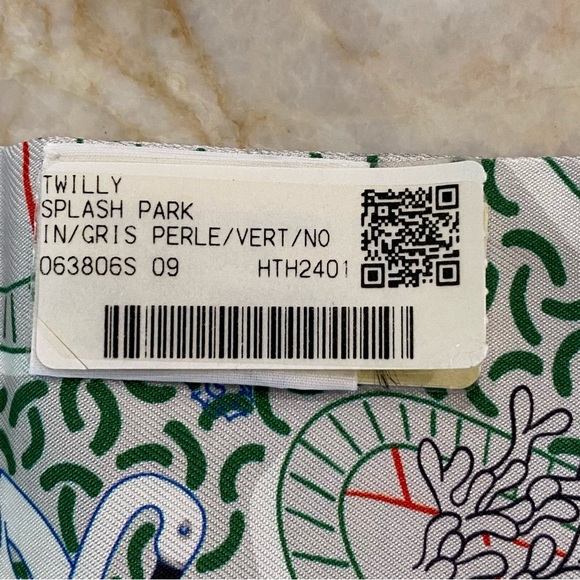 Hermès SPLASH PARK Silk Twilly Scarf in Gris Perle, Vert and Noir - Picture 6 of 9